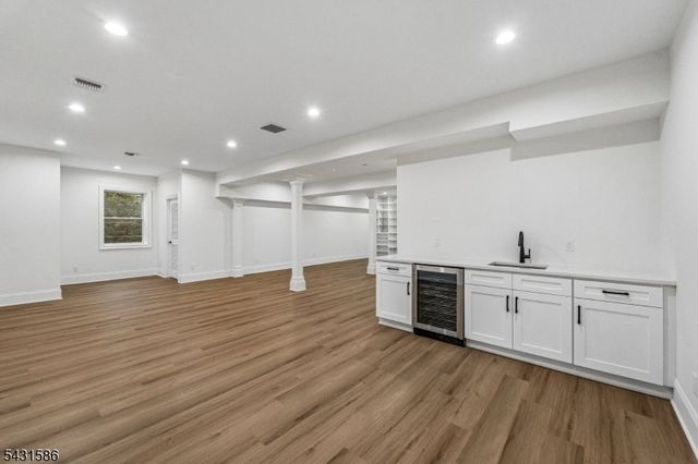 21 Maplewood Dr, Livingston Twp., NJ 07039