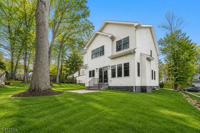 21 Maplewood Dr, Livingston Twp., NJ 07039