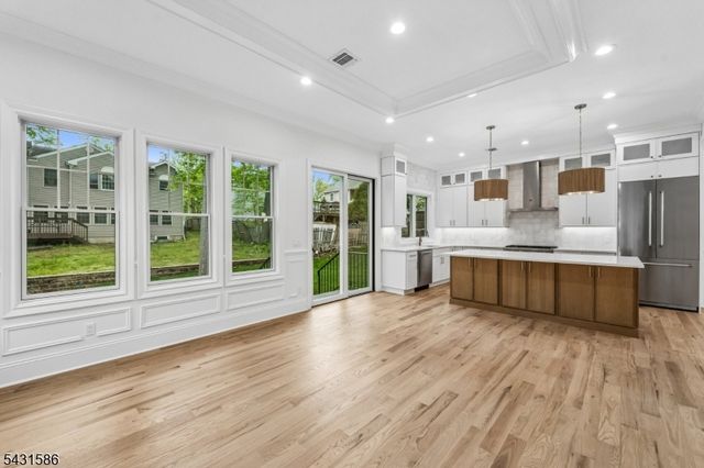 21 Maplewood Dr, Livingston Twp., NJ 07039