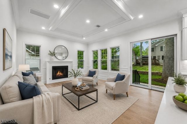 21 Maplewood Dr, Livingston Twp., NJ 07039