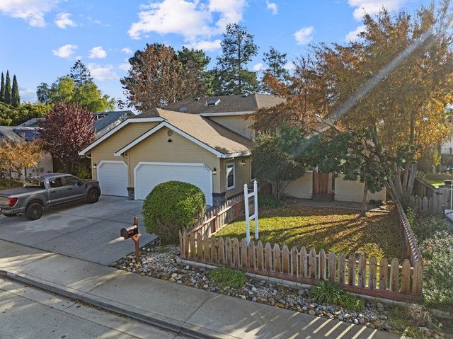 1511 Las Brisas Drive, Hollister, CA 95023