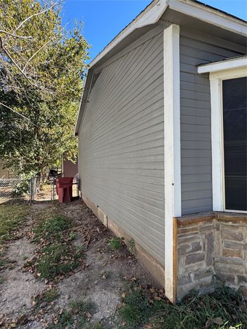 1406 Pecan, Bonham, TX 75418