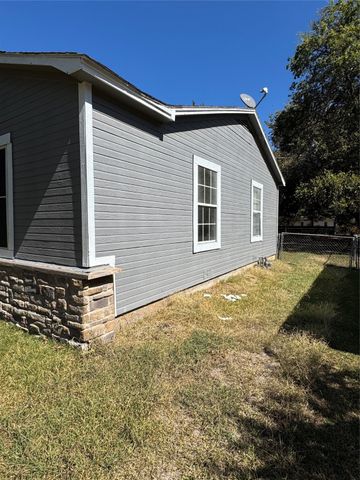 1406 Pecan, Bonham, TX 75418