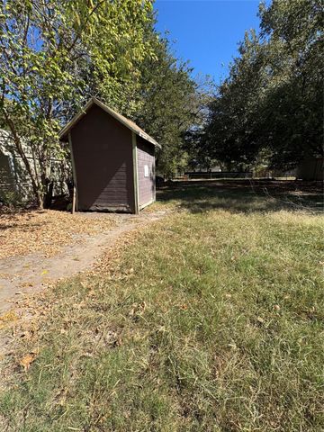 1406 Pecan, Bonham, TX 75418