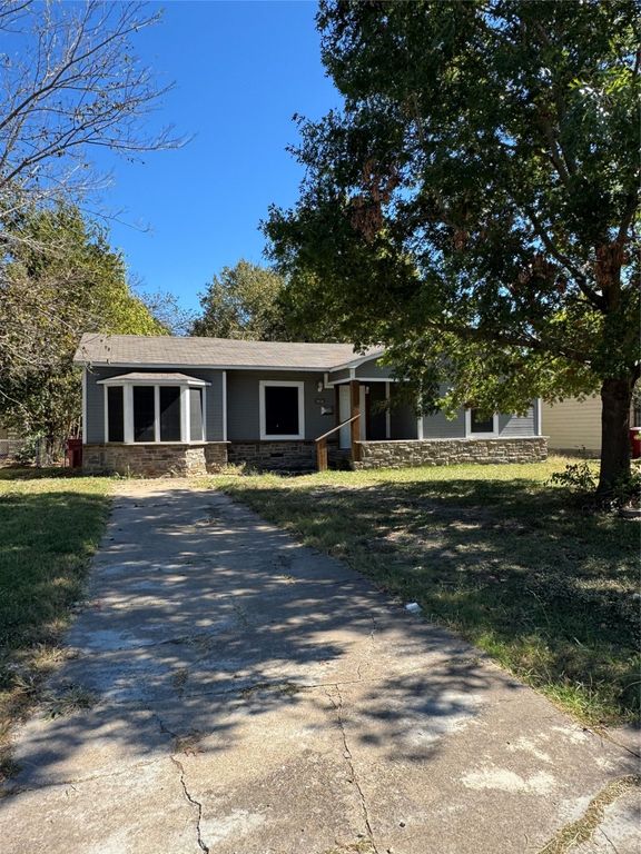 1406 Pecan, Bonham, TX 75418