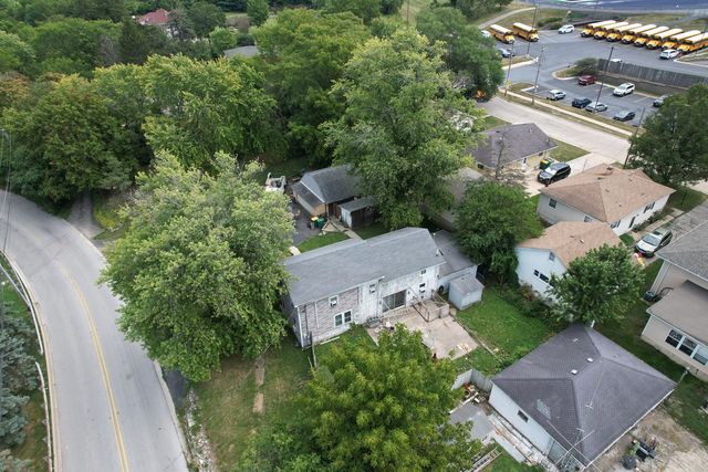 906 E Illinois Street, Lemont, IL 60439