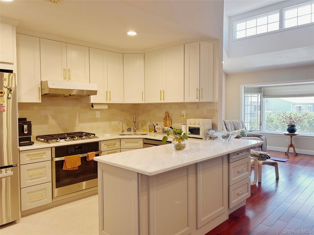 24232 Oak Park Drive 106B, Little Neck, NY 11362