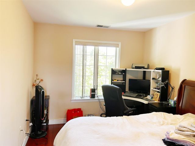 24232 Oak Park Drive 106B, Little Neck, NY 11362