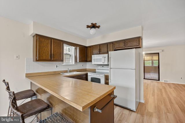 304 CRESCENT HILL DR, Havertown, PA 19083