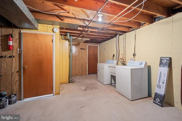 304 CRESCENT HILL DR, Havertown, PA 19083