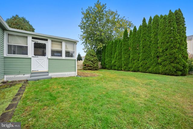 304 CRESCENT HILL DR, Havertown, PA 19083