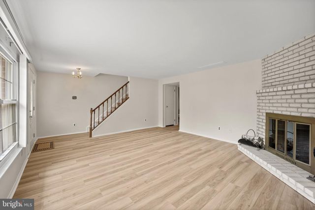 304 CRESCENT HILL DR, Havertown, PA 19083