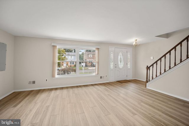 304 CRESCENT HILL DR, Havertown, PA 19083