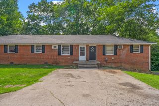 432 Circle Dr Apt B, Clarksville, TN 37043