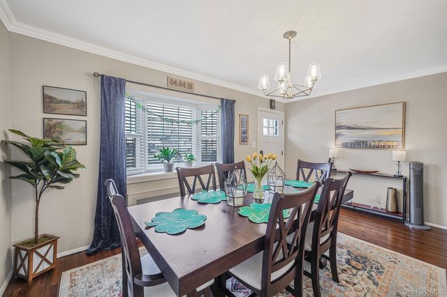 34 W Lakeland Street, Bay Shore, NY 11706