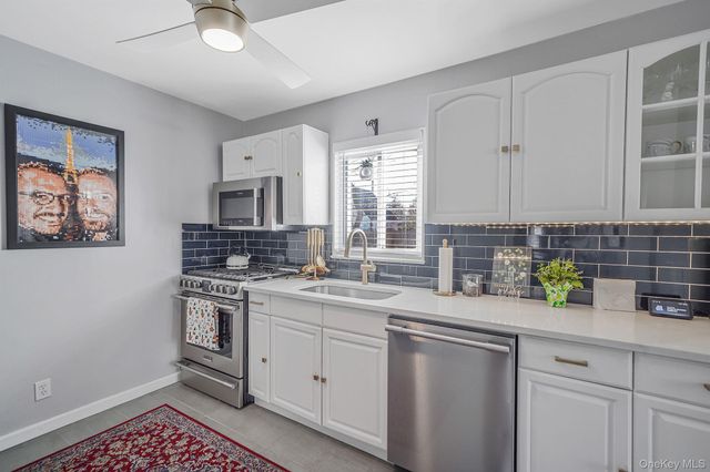 34 W Lakeland Street, Bay Shore, NY 11706