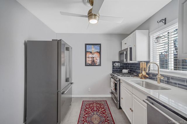 34 W Lakeland Street, Bay Shore, NY 11706