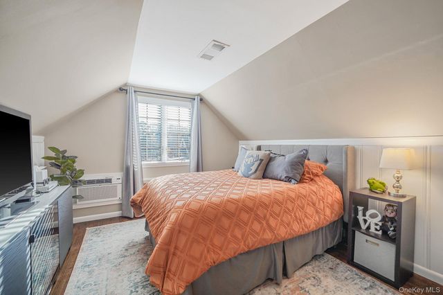 34 W Lakeland Street, Bay Shore, NY 11706