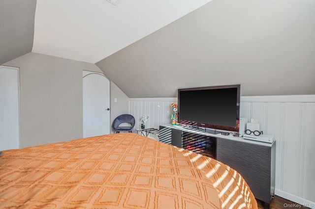 34 W Lakeland Street, Bay Shore, NY 11706