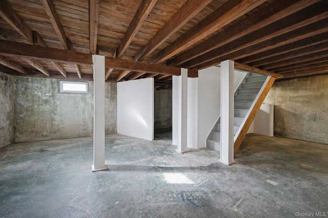 34 W Lakeland Street, Bay Shore, NY 11706