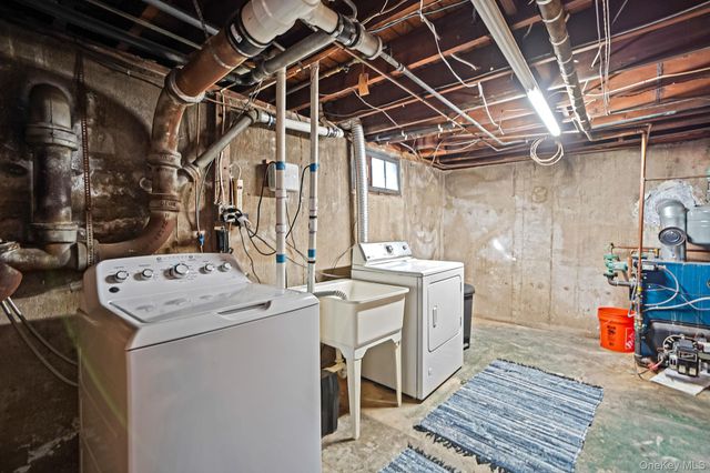 34 W Lakeland Street, Bay Shore, NY 11706