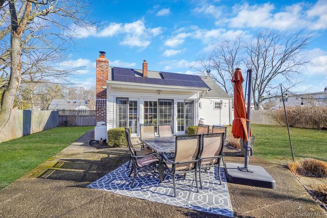 34 W Lakeland Street, Bay Shore, NY 11706