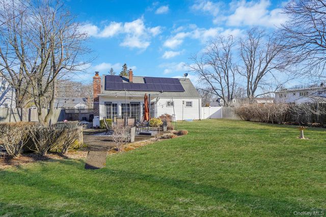 34 W Lakeland Street, Bay Shore, NY 11706