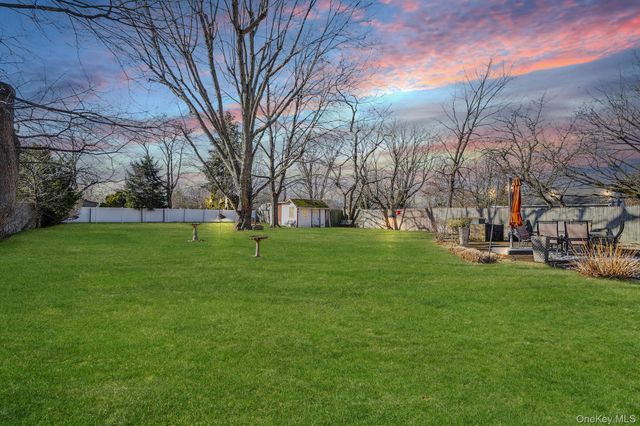 34 W Lakeland Street, Bay Shore, NY 11706