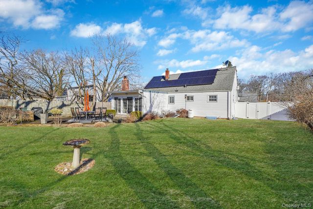 34 W Lakeland Street, Bay Shore, NY 11706