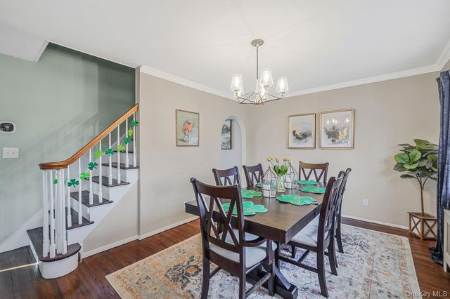 34 W Lakeland Street, Bay Shore, NY 11706