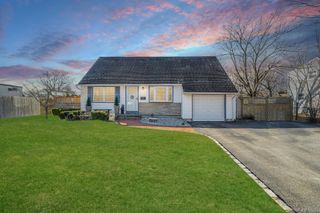 34 W Lakeland Street, Bay Shore, NY 11706