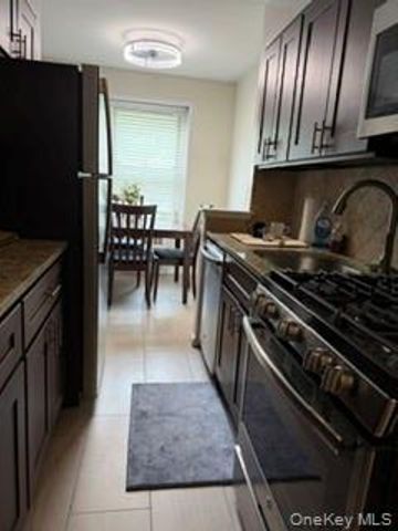 47-27 Little Neck Pkwy Little Neck pkwy 3G, Little Neck, NY 11362