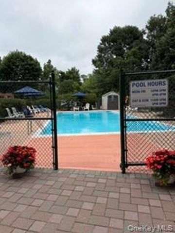 47-27 Little Neck Pkwy Little Neck pkwy 3G, Little Neck, NY 11362