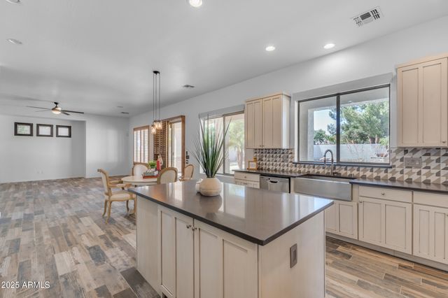 3806 E TAURUS Place, Chandler, AZ 85249