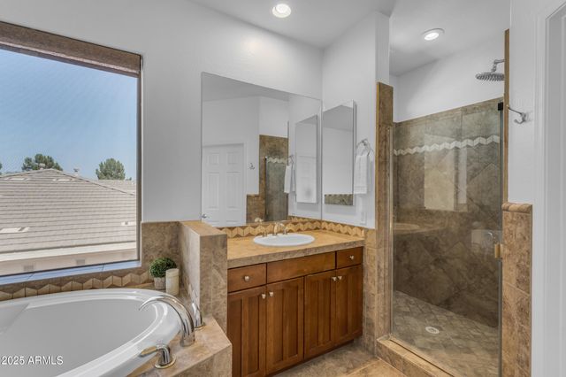 3806 E TAURUS Place, Chandler, AZ 85249