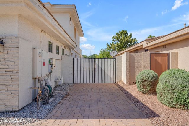 3806 E TAURUS Place, Chandler, AZ 85249