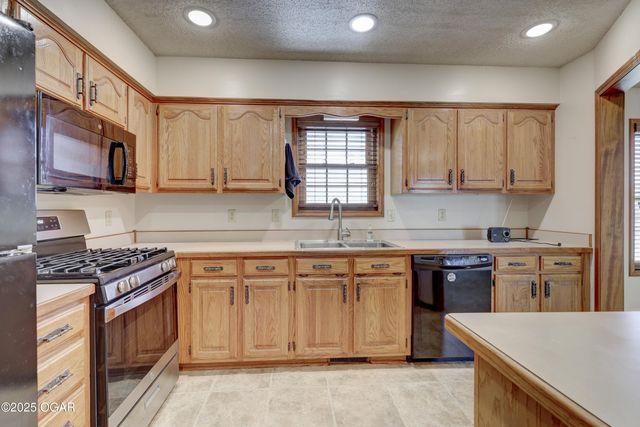 2920 N Chandler Avenue, Joplin, MO 64801