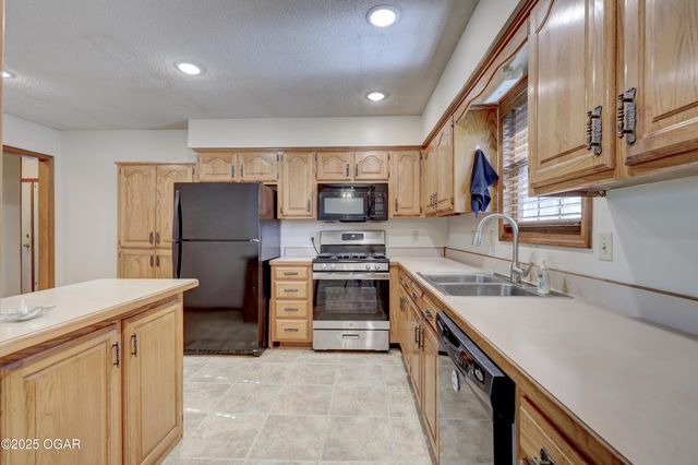 2920 N Chandler Avenue, Joplin, MO 64801