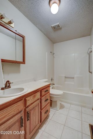 2920 N Chandler Avenue, Joplin, MO 64801