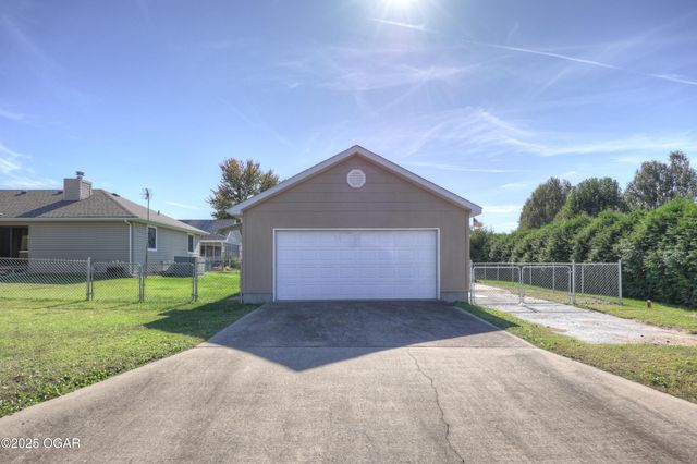 2920 N Chandler Avenue, Joplin, MO 64801