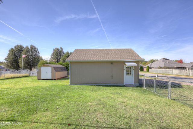 2920 N Chandler Avenue, Joplin, MO 64801