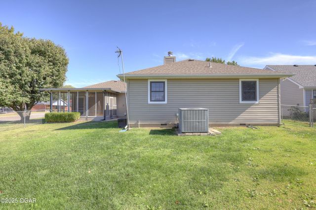 2920 N Chandler Avenue, Joplin, MO 64801