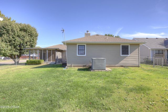 2920 N Chandler Avenue, Joplin, MO 64801