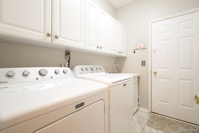 48608 Oak Bridge Drive, Canton Charter Township, MI 48188