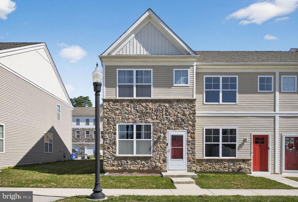 33 ROWAND WAY E, Clementon, NJ 08021
