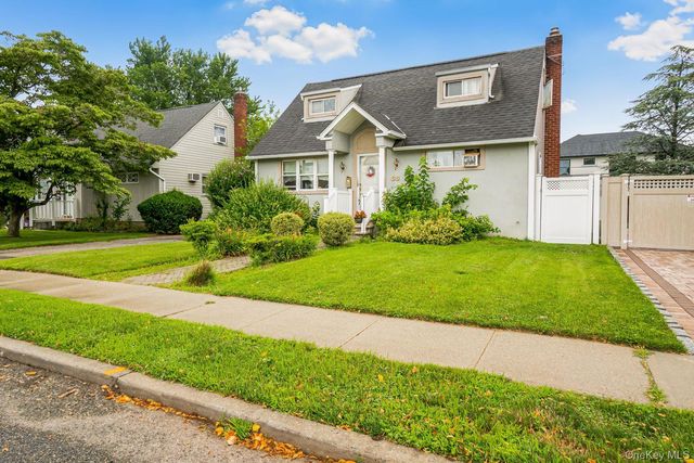 68 Cliff Drive, Hicksville, NY 11801