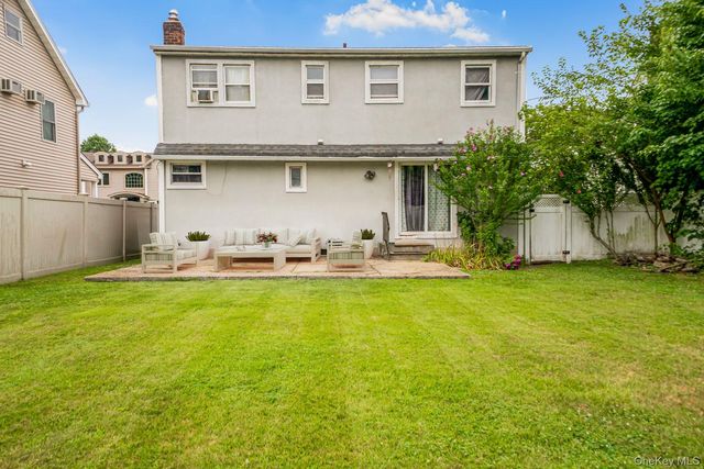 68 Cliff Drive, Hicksville, NY 11801