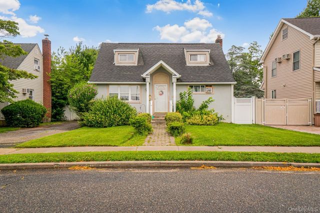 68 Cliff Drive, Hicksville, NY 11801