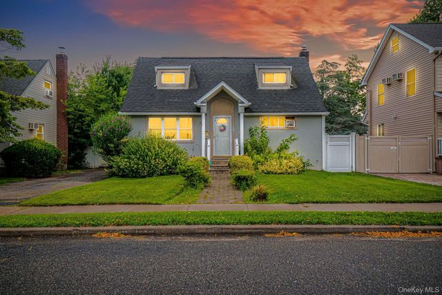 68 Cliff Drive, Hicksville, NY 11801