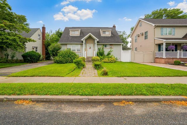 68 Cliff Drive, Hicksville, NY 11801